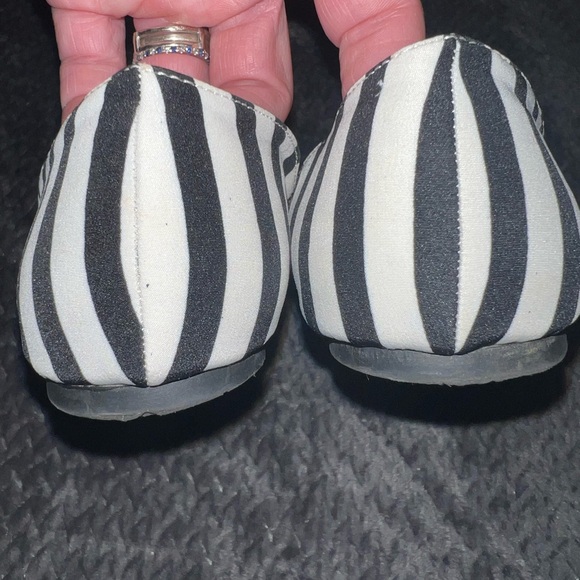 Journee Collection Striped Black and White Flats - Picture 5 of 6